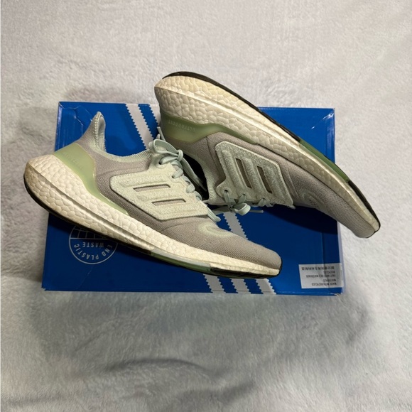 ADIDAS ULTRABOOST Light Green Sneakers - Picture 2 of 6